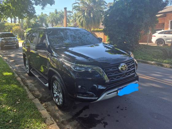 TOYOTA HILUX SW4 2.8 D-4D TURBO DIESEL SRX 7L 4X4 AUTOMÁTICO